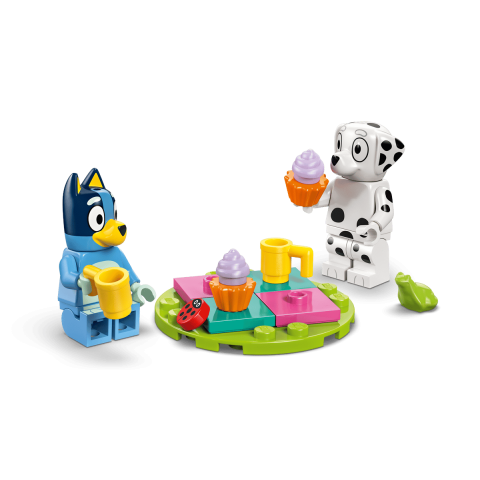 Конструктор LEGO Bluey Веселощі з Блуї та Хлоєю на ігровому майданчику (11201)