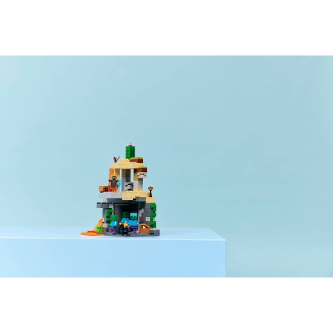 Конструктор LEGO Minecraft Підземелля зомбі (21587)