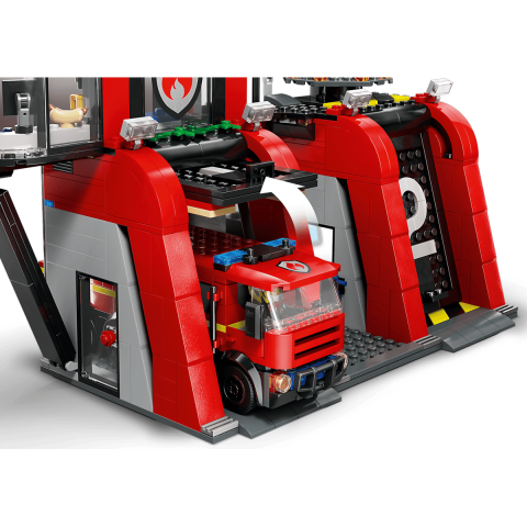 Конструктор LEGO City Пожежне депо з пожежною машиною (60414)